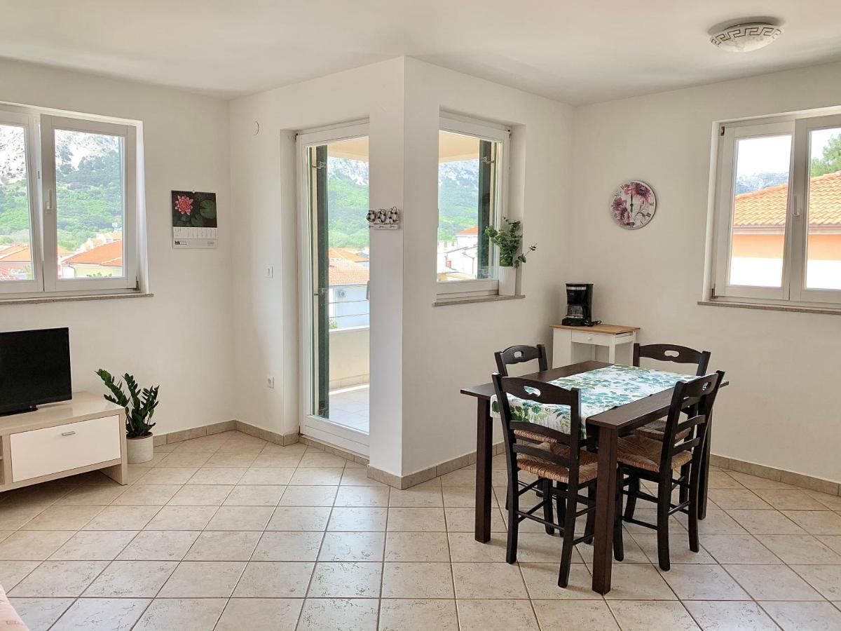 Apartments Happy Stay Center Baska Bagian luar foto