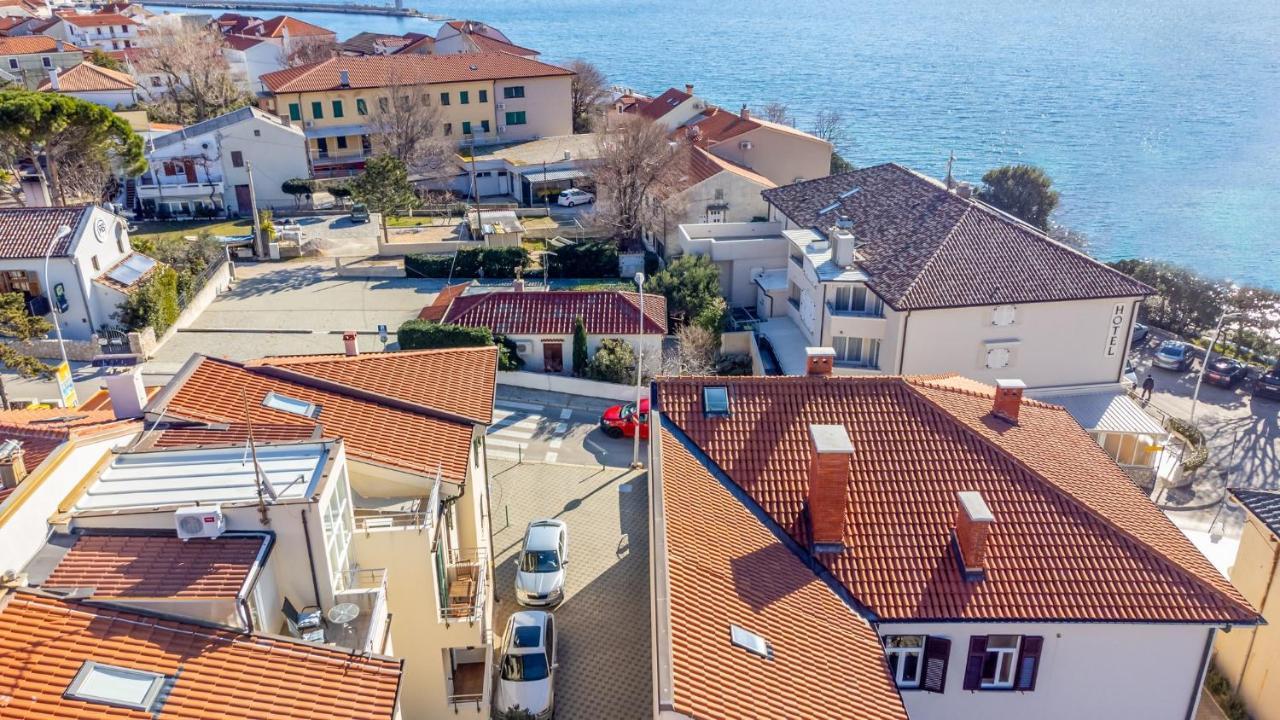 Apartments Happy Stay Center Baska Bagian luar foto