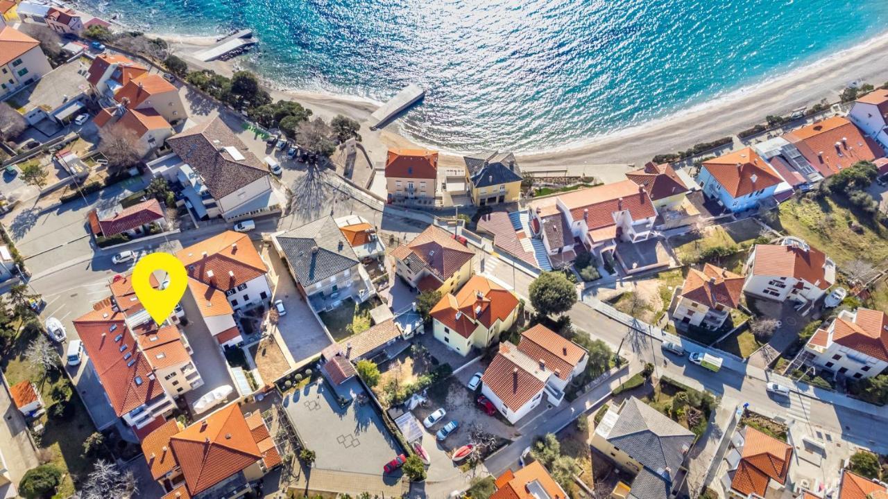 Apartments Happy Stay Center Baska Bagian luar foto